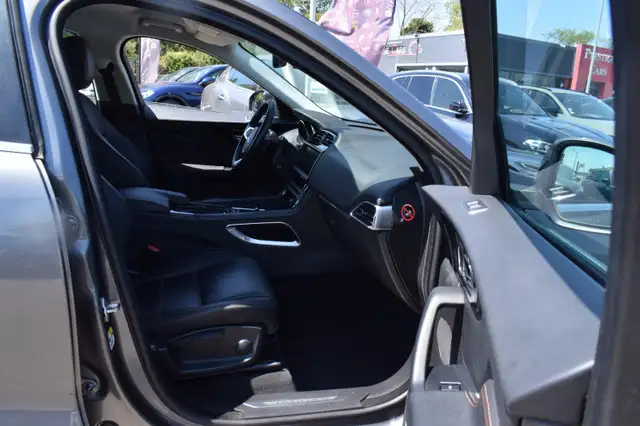 Jaguar F-Pace view 9