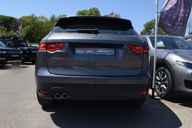 Jaguar F-Pace view 12