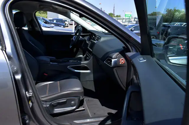 Jaguar F-Pace view 14