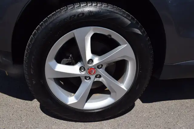 Jaguar F-Pace view 5