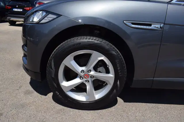 Jaguar F-Pace view 3