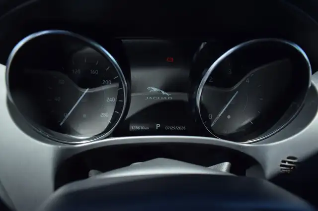 Jaguar F-Pace view 10