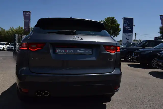 Jaguar F-Pace view 6
