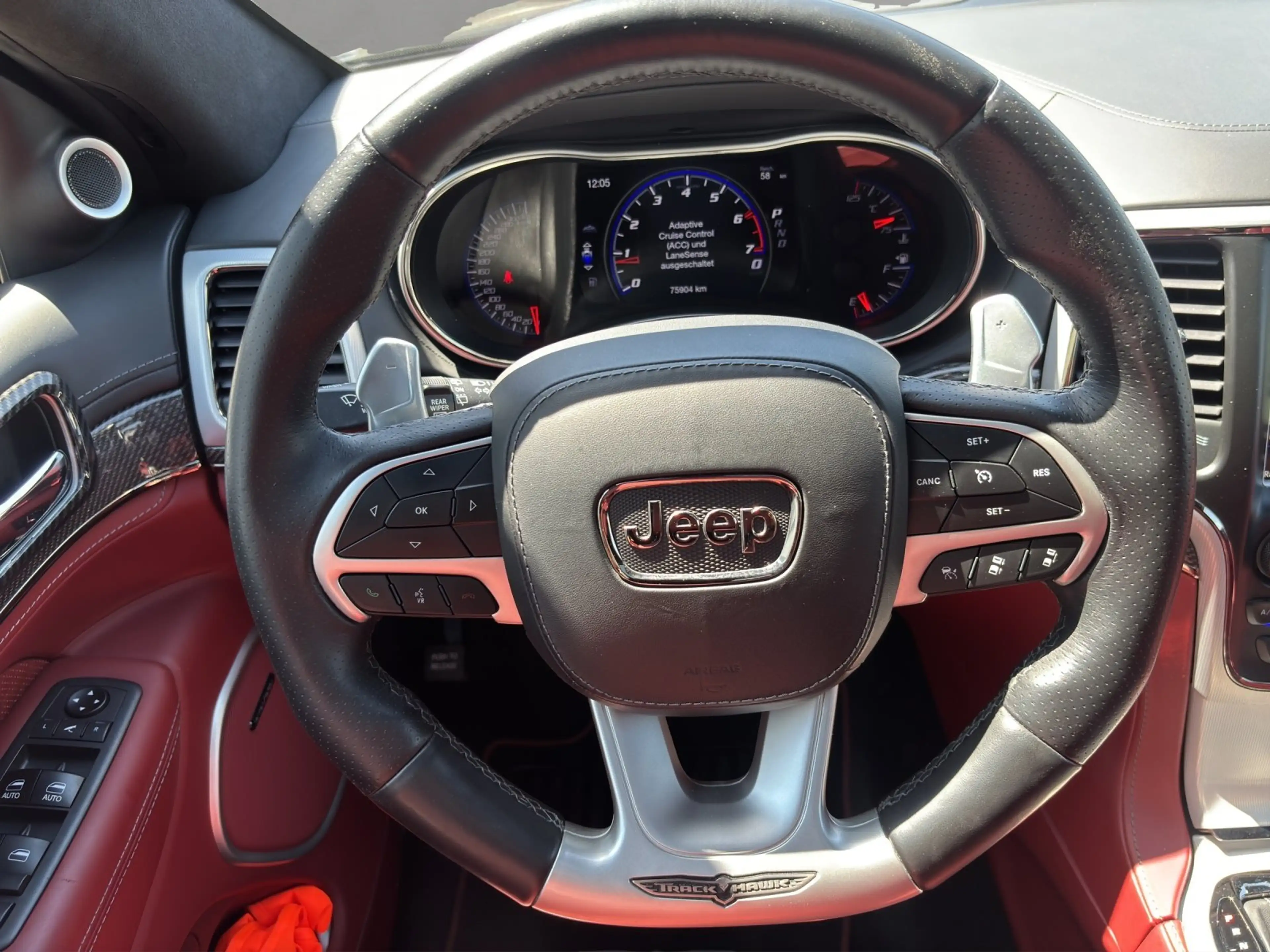 Jeep Grand Cherokee 6.2 V8 Supercharged Trackhawk — photo 8