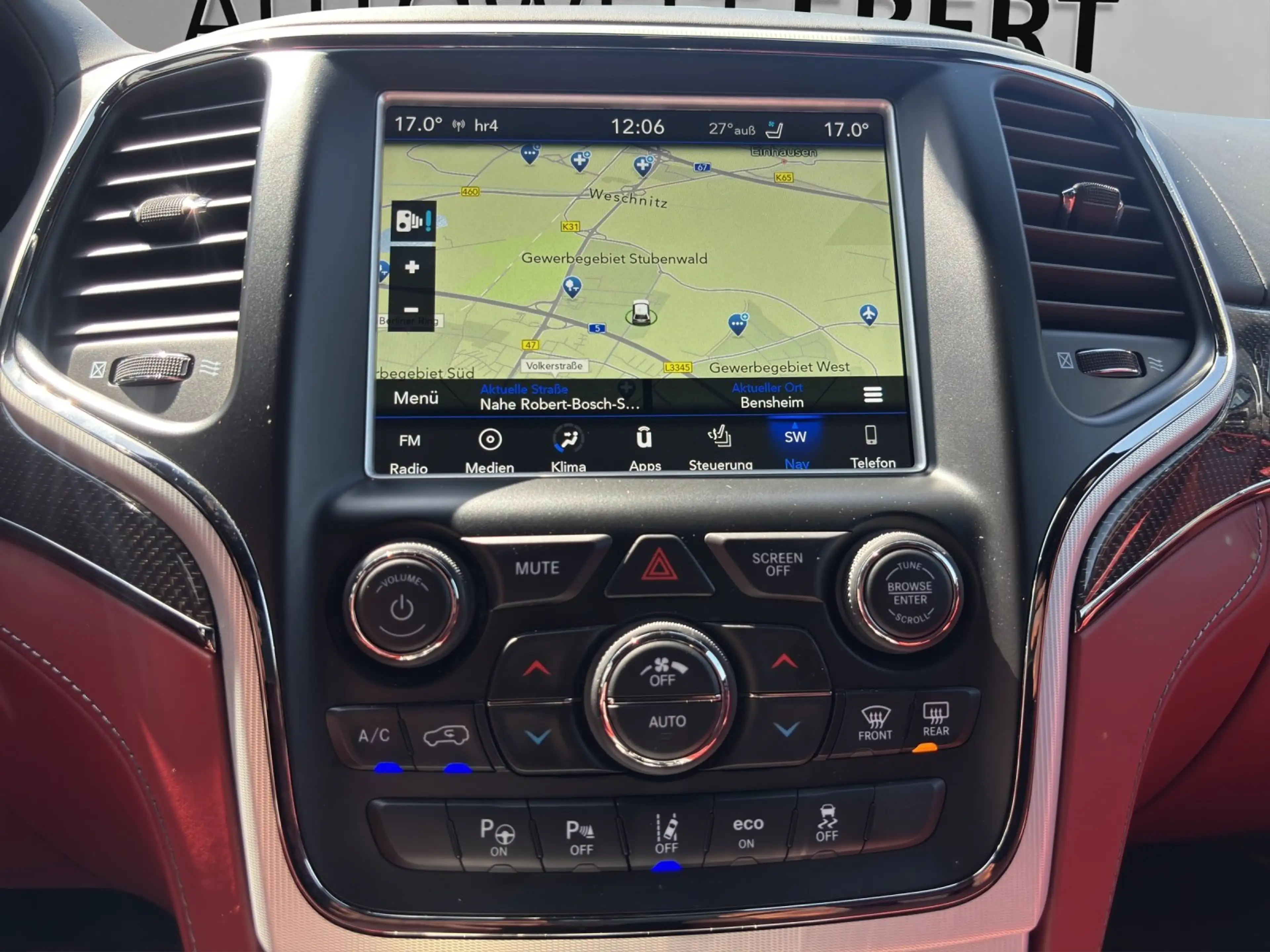 Jeep Grand Cherokee 6.2 V8 Supercharged Trackhawk — photo 10