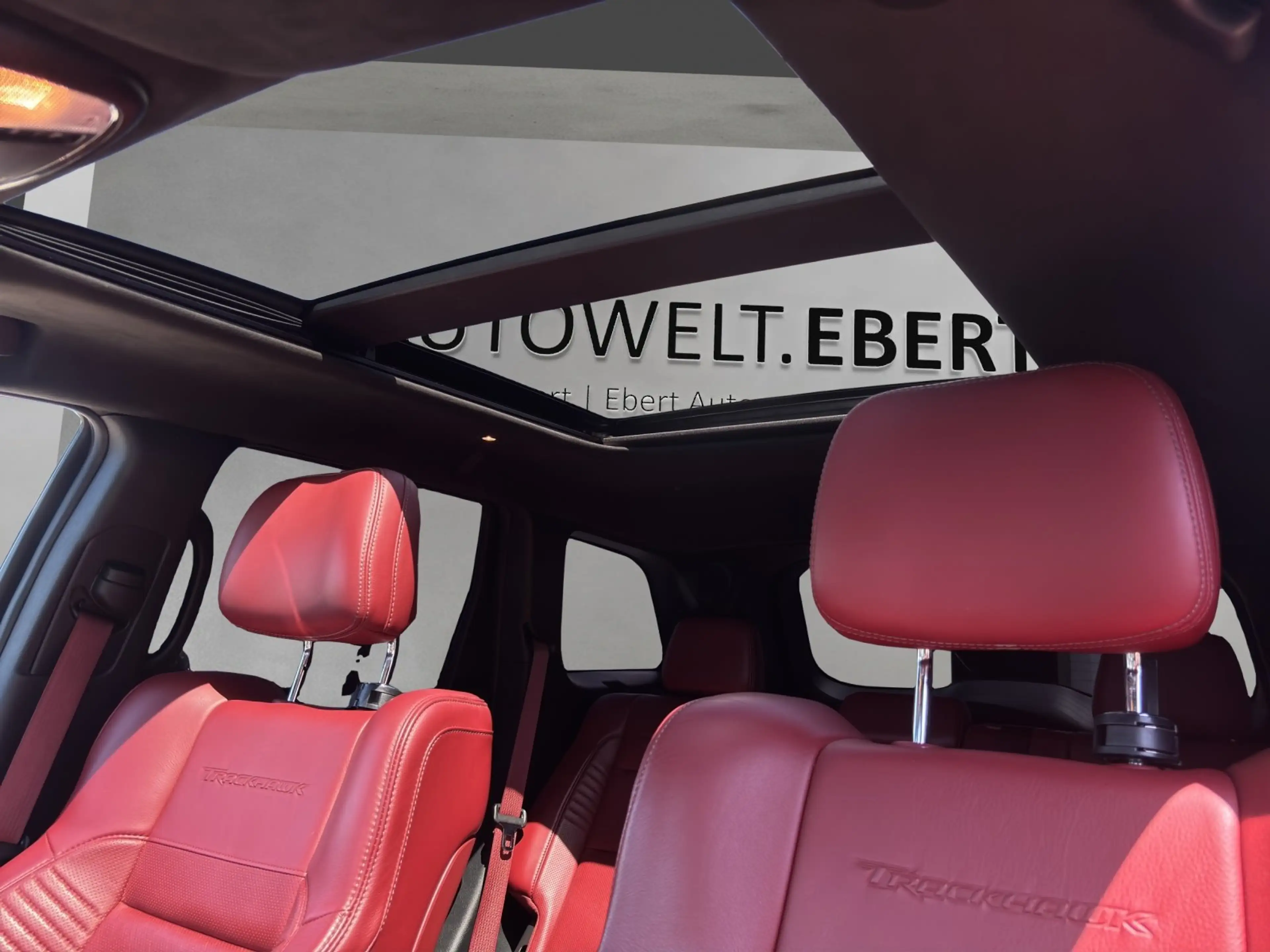Jeep Grand Cherokee 6.2 V8 Supercharged Trackhawk — photo 12