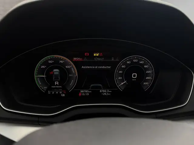 Audi Q5 view 13