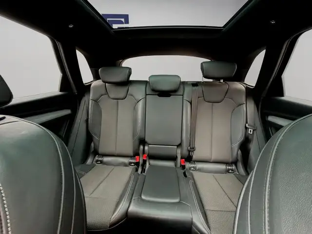 Audi Q5 view 14