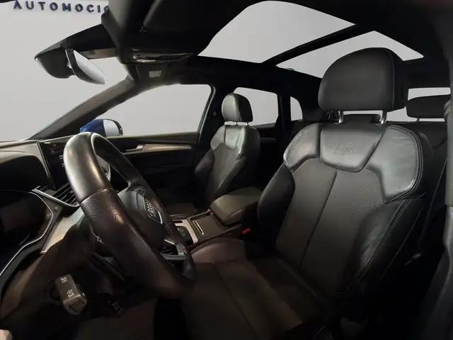 Audi Q5 view 8
