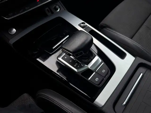 Audi Q5 view 10