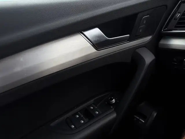 Audi Q5 view 12