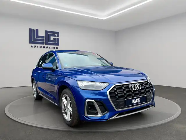 Audi Q5 view 3