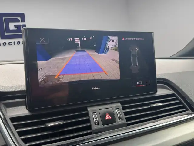 Audi Q5 view 11