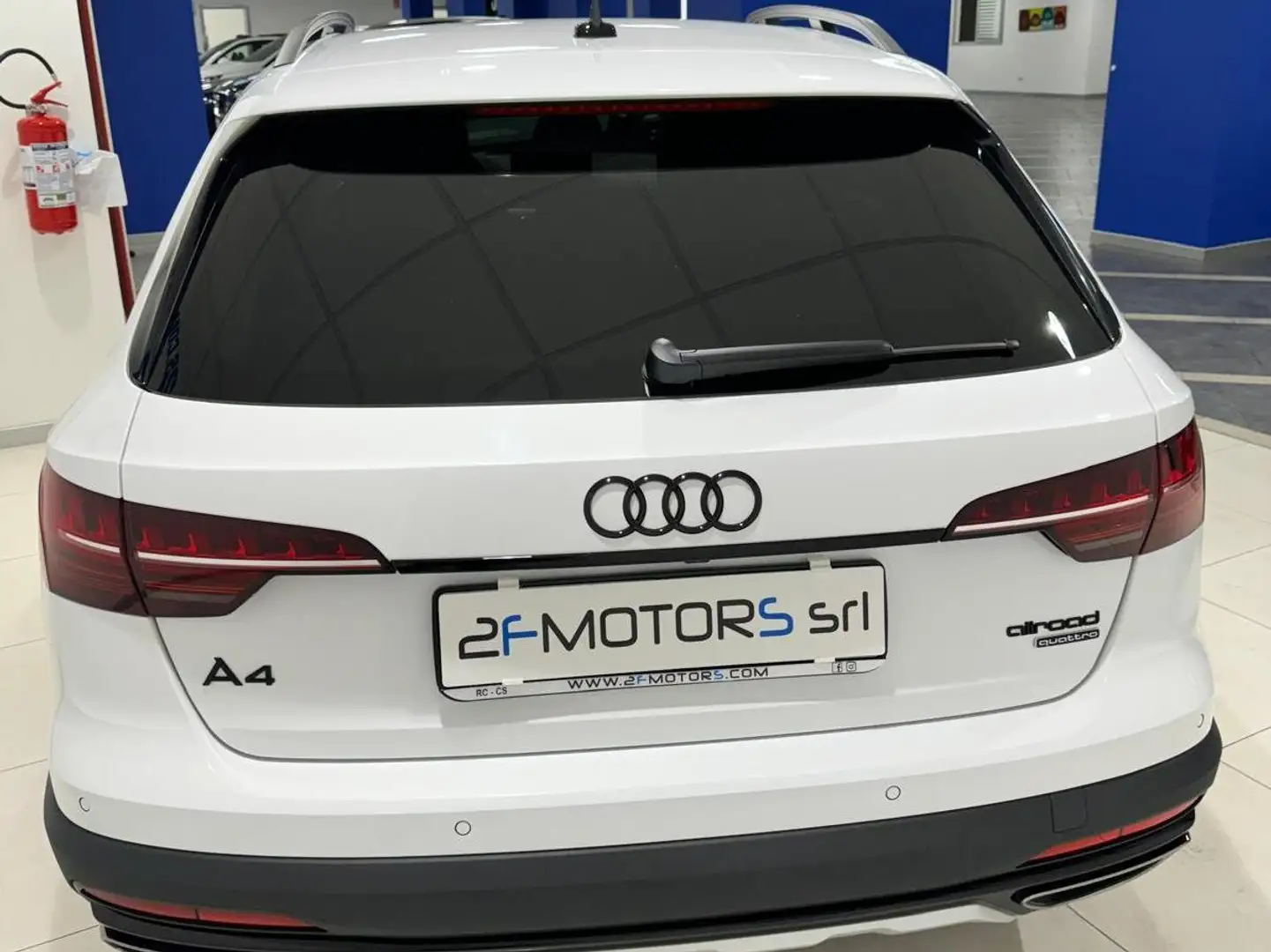Audi A4 allroad 40 2.0 tdimhev Identity Contrast 4 204cv s-tronic Bianco - 2