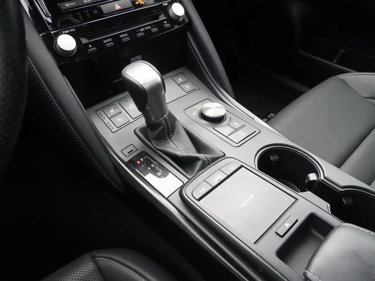 Lexus IS снимка Lexus IS