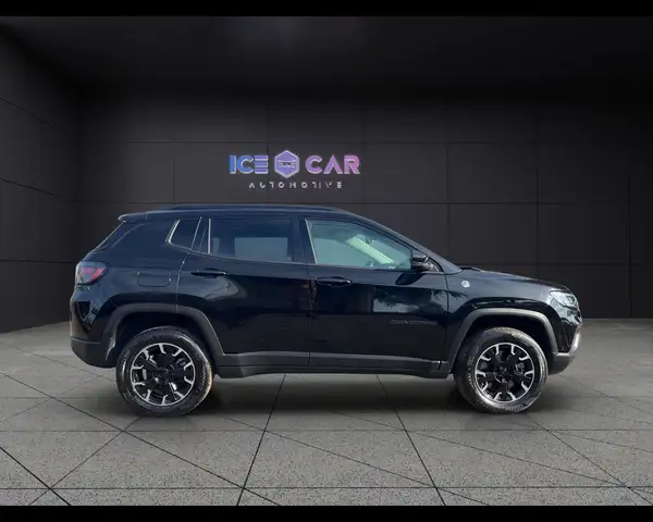 Jeep Compass view 4
