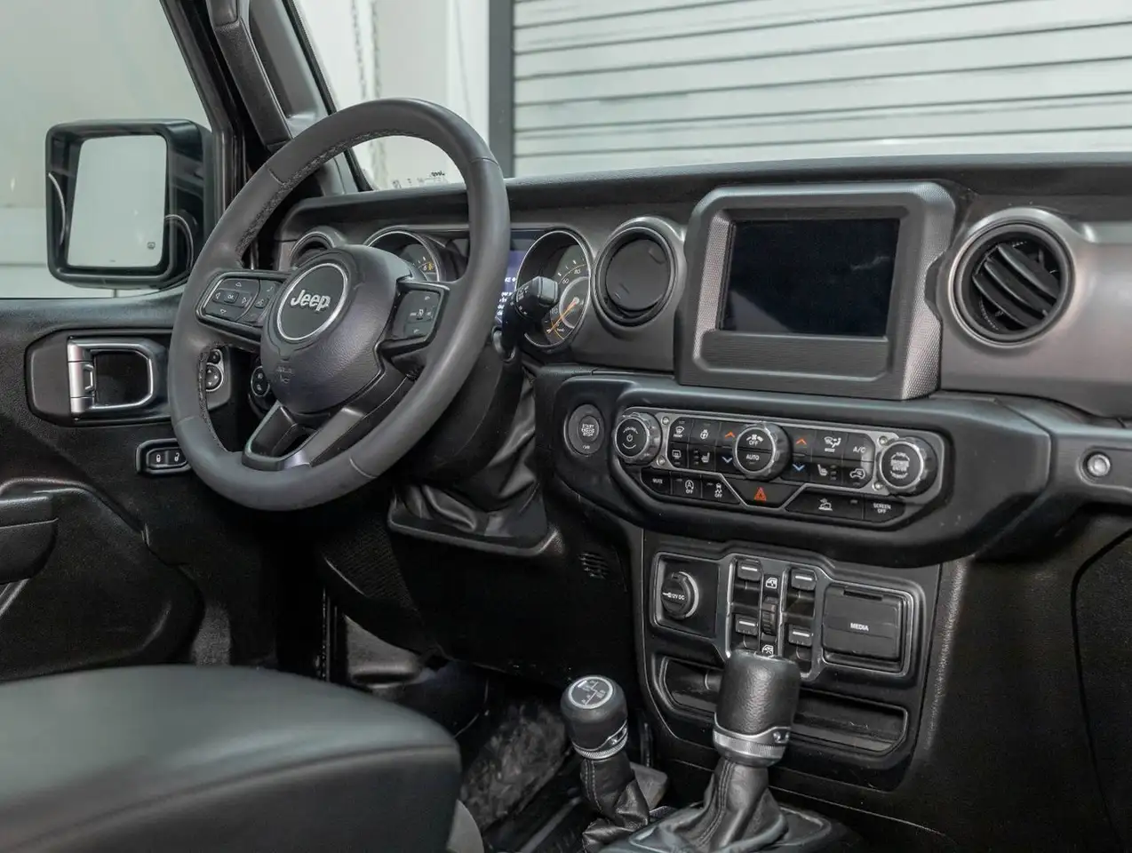 Jeep Gladiator снимка Jeep Gladiator