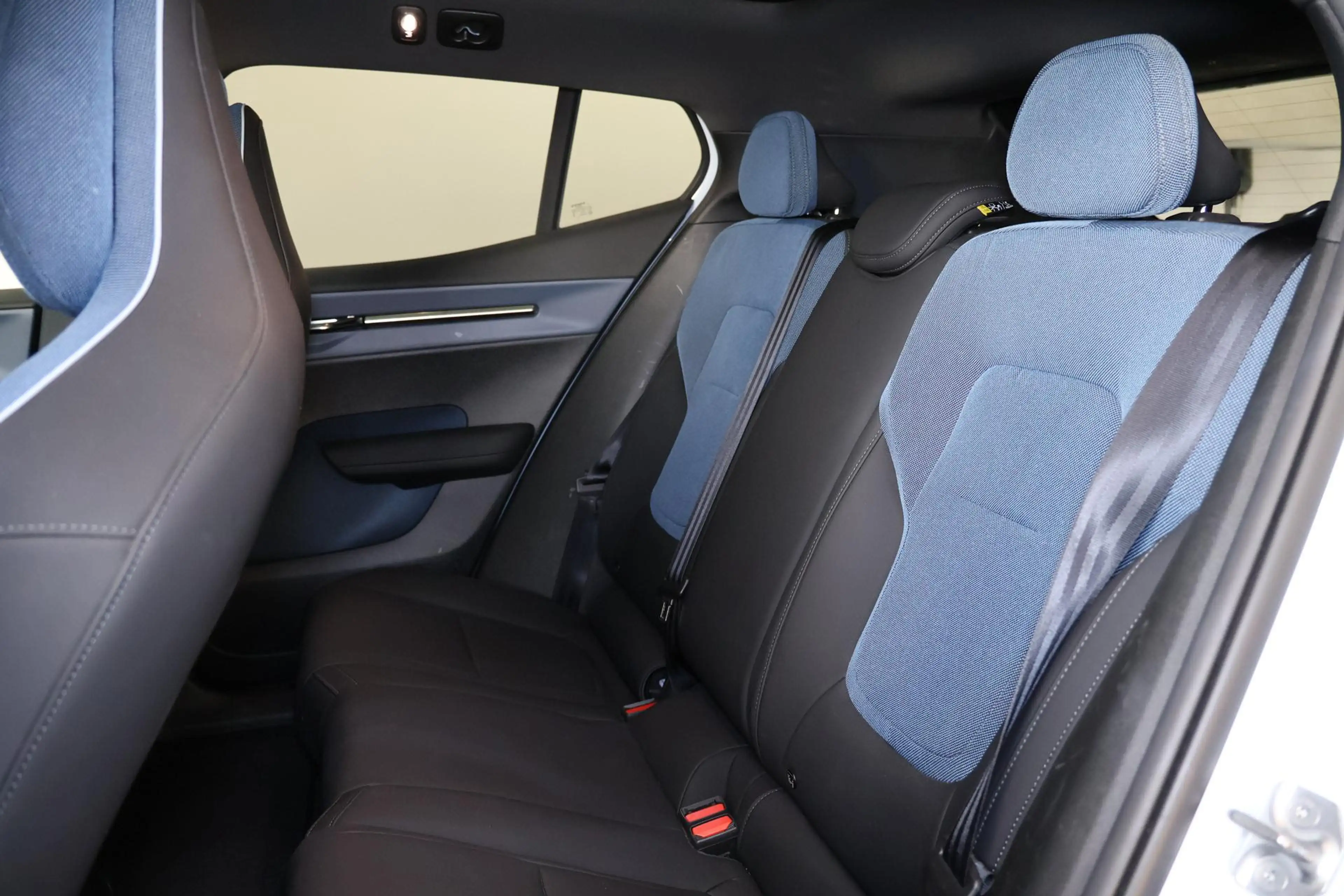 Volvo EX30 Performance Ultra 69 kWh - 360º Camera - Harman/Ka — photo 14
