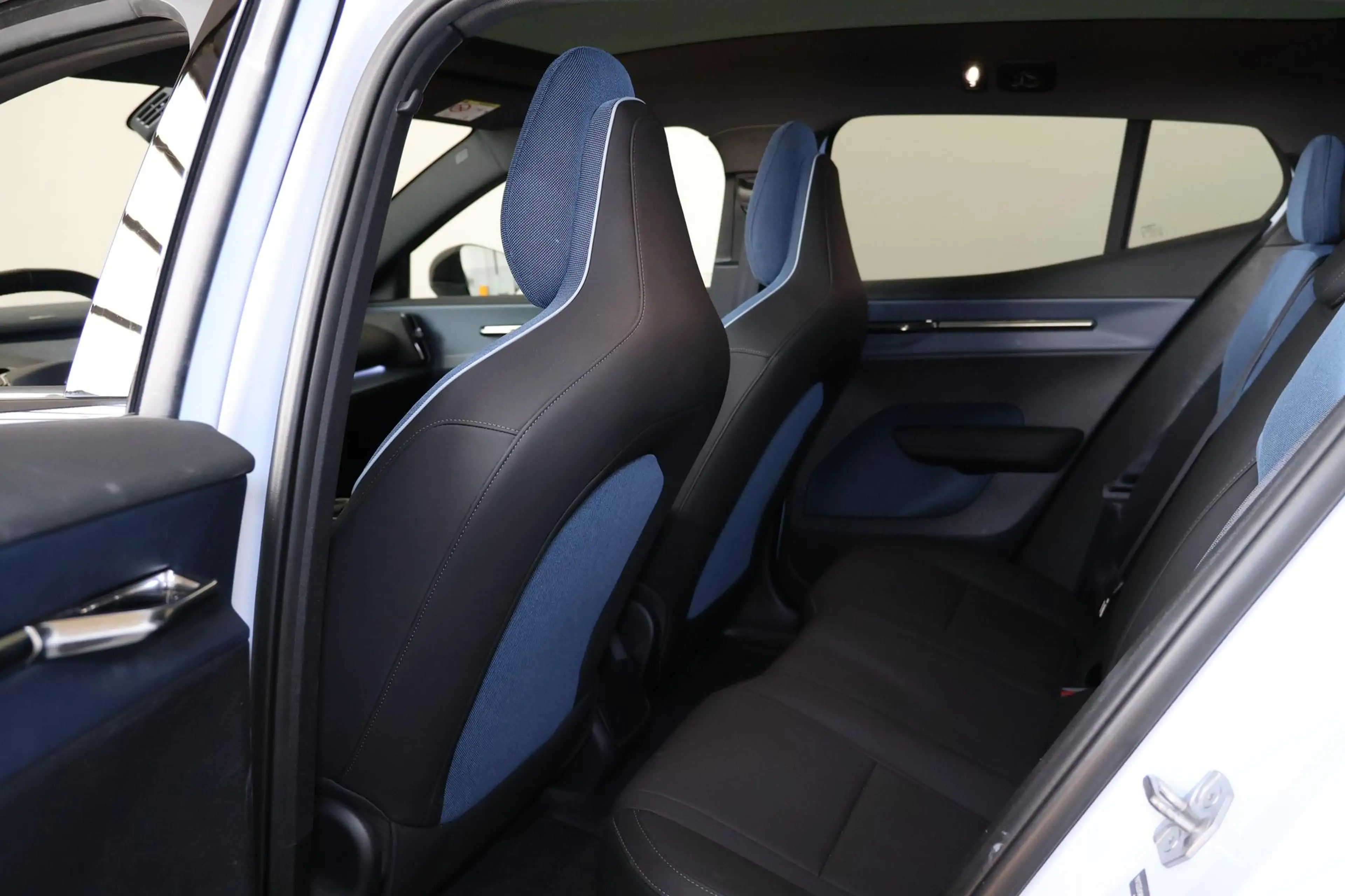 Volvo EX30 Performance Ultra 69 kWh - 360º Camera - Harman/Ka — photo 13