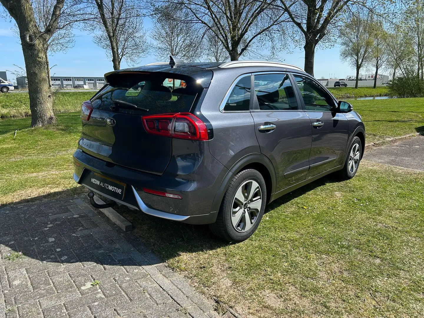Kia Niro 1.6 GDi Hybrid DynamicLine | Trekhaak | Navigatie Grau - 2