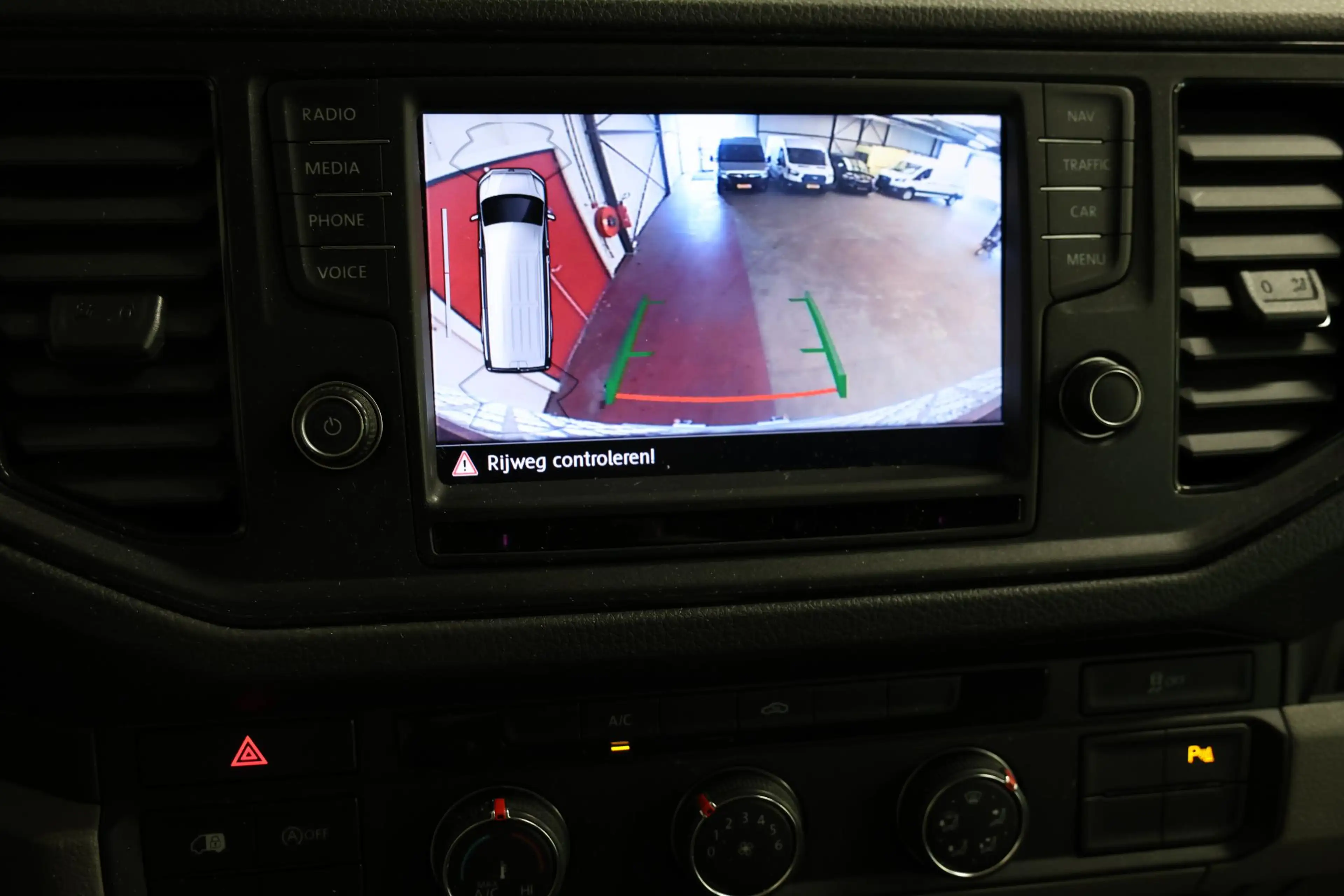 Volkswagen Crafter 2.0 TDI AUTOMAAT L3H3 LAADKLEP EN TREKHAAK — photo 12
