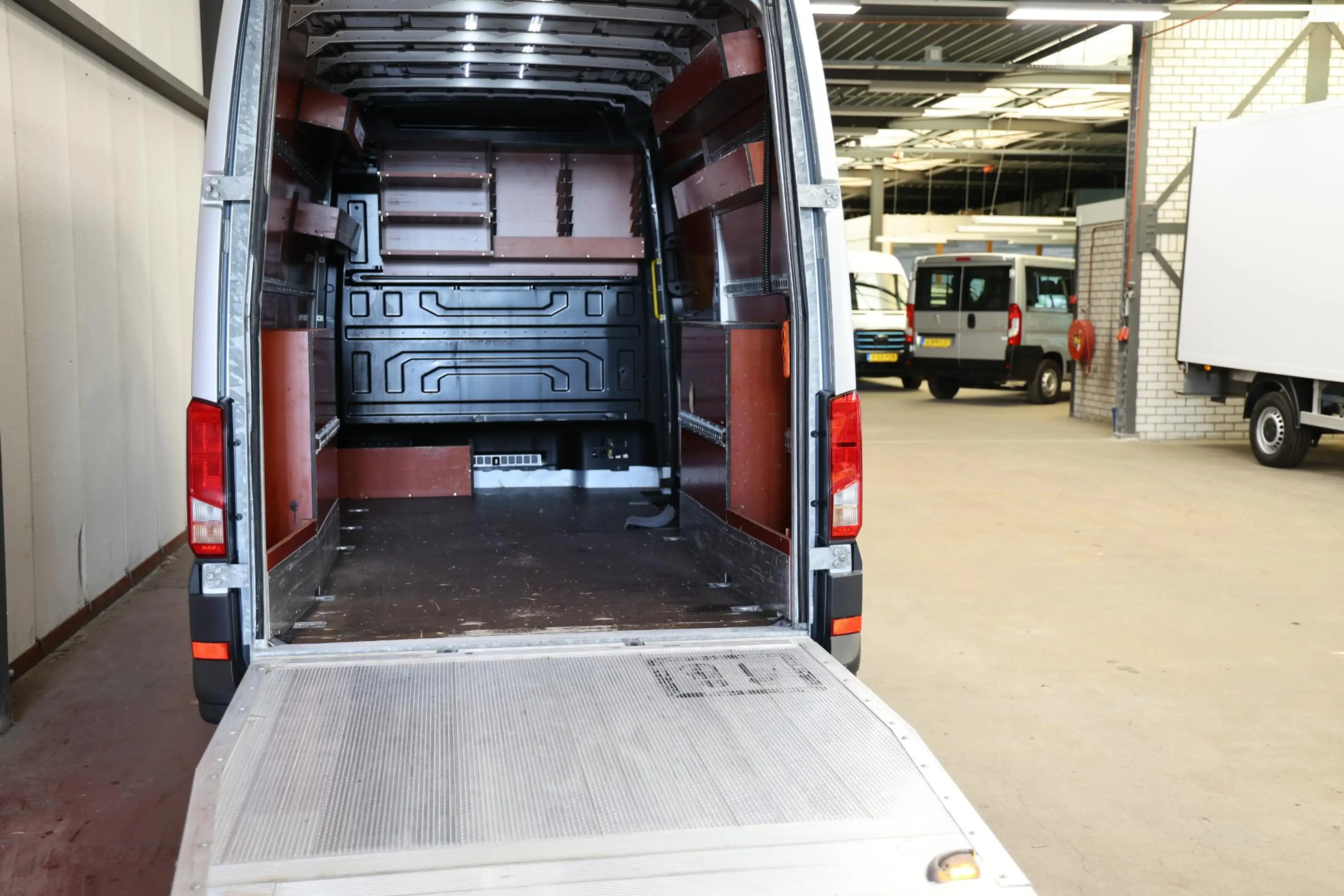 Volkswagen Crafter 2.0 TDI AUTOMAAT L3H3 LAADKLEP EN TREKHAAK — photo 5