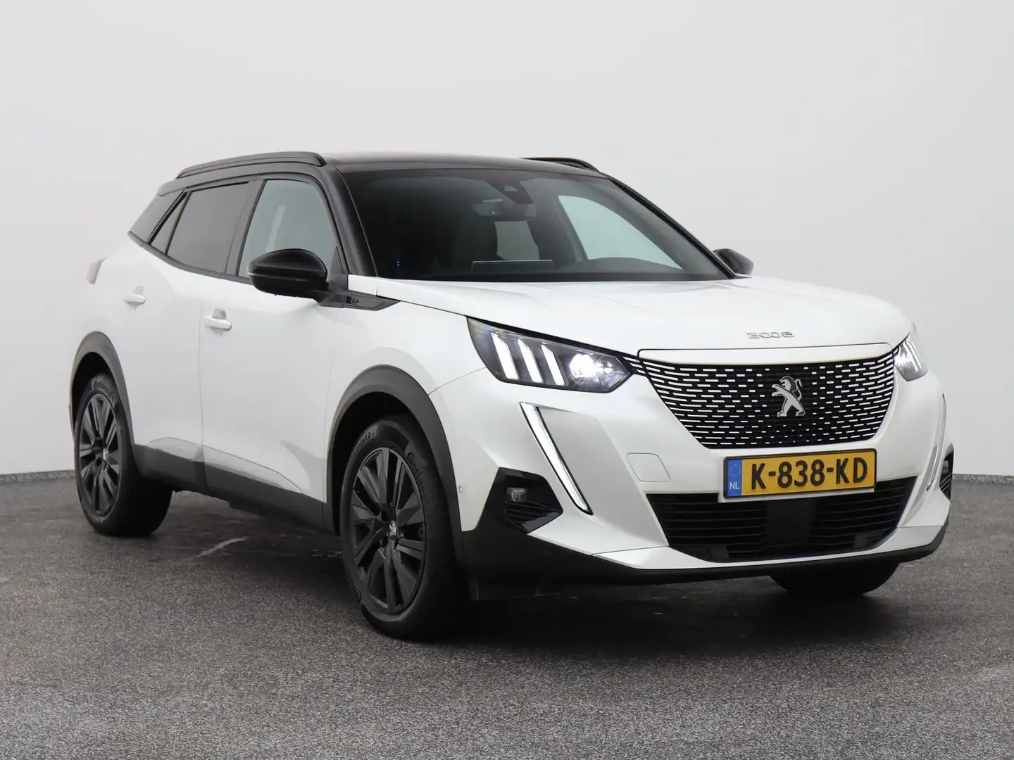 Peugeot e-2008 EV GT Pack 50 kWh | PANO | CAMERA | ADAPTIVE | KEY Blanc - 2