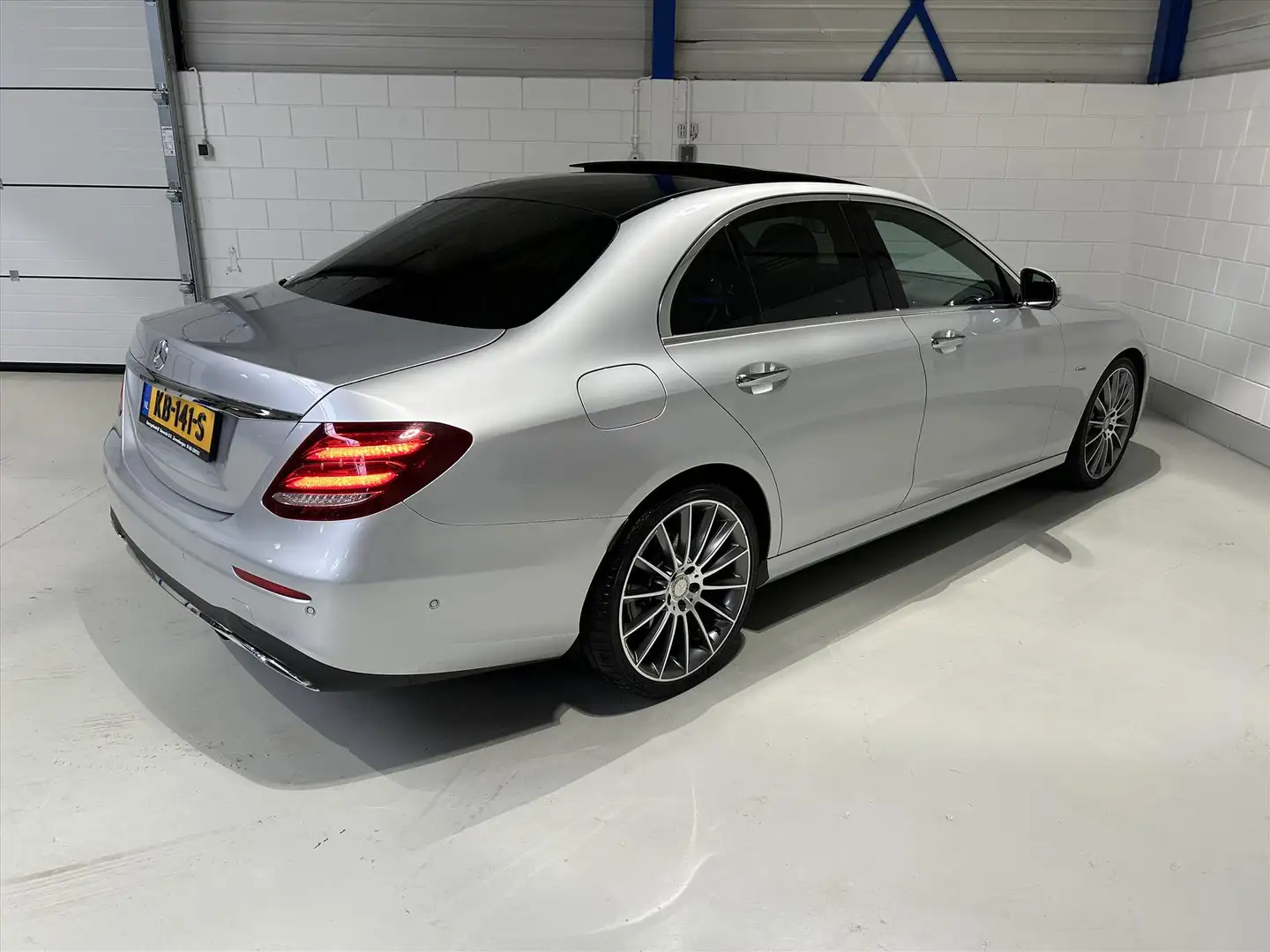 Mercedes-Benz E 220 E220d 194pk 9G AMG-Line, Pano, Burmester, HUD, Dis Grigio - 2