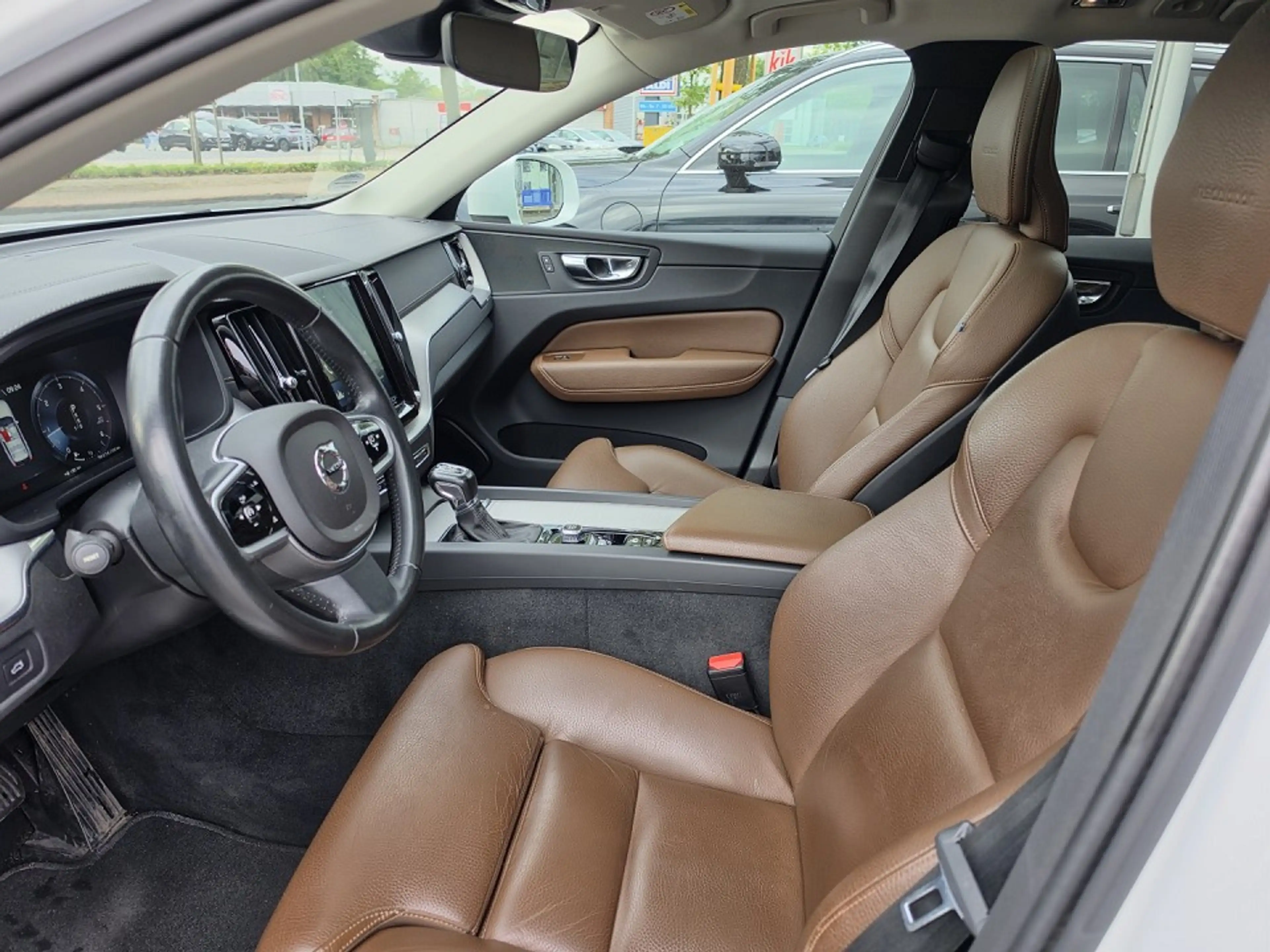 Volvo XC60 D5 (235 PS) AWD|AT8|Insc|Xenium-P|AHK — photo 4