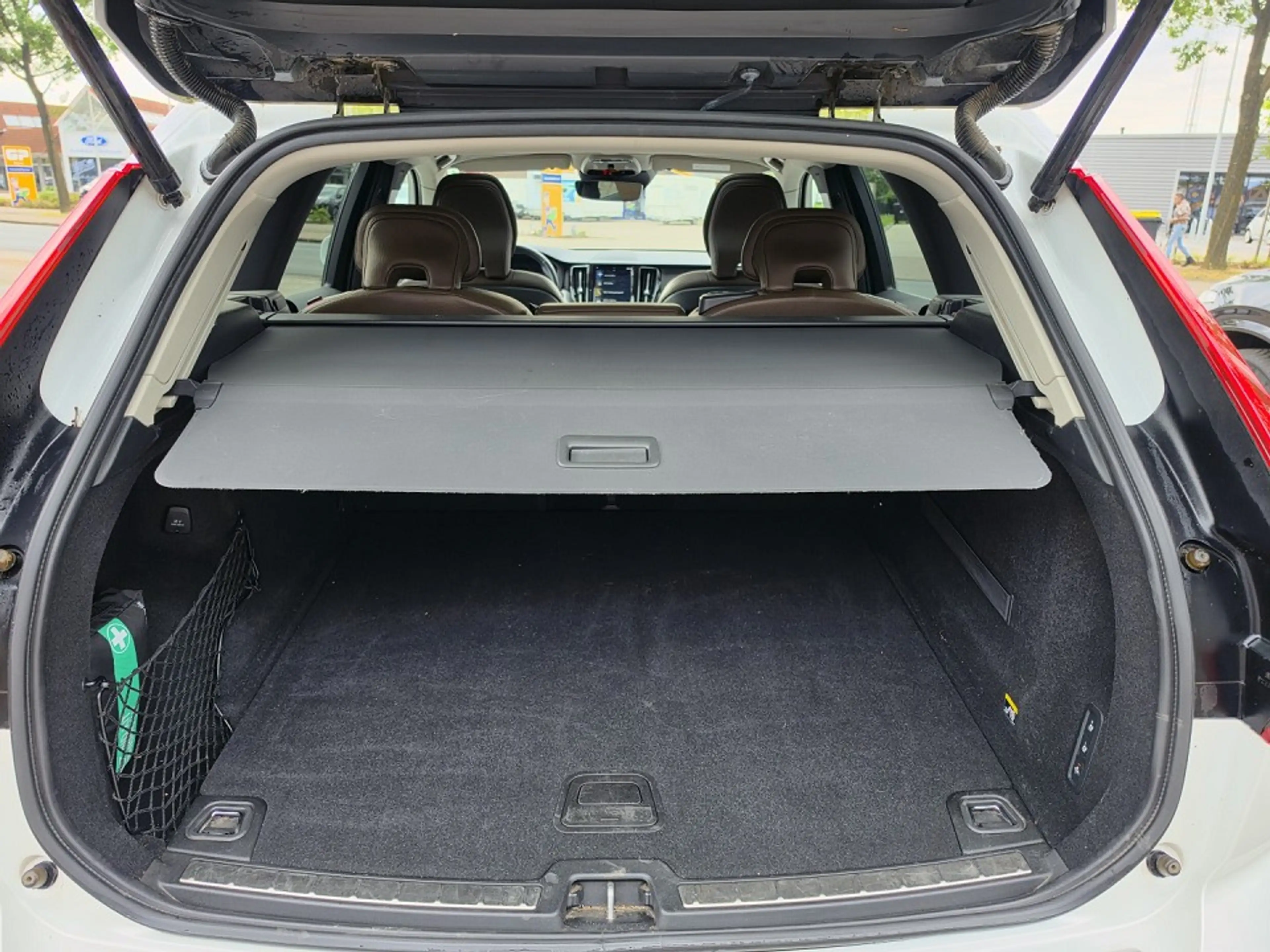 Volvo XC60 D5 (235 PS) AWD|AT8|Insc|Xenium-P|AHK — photo 3