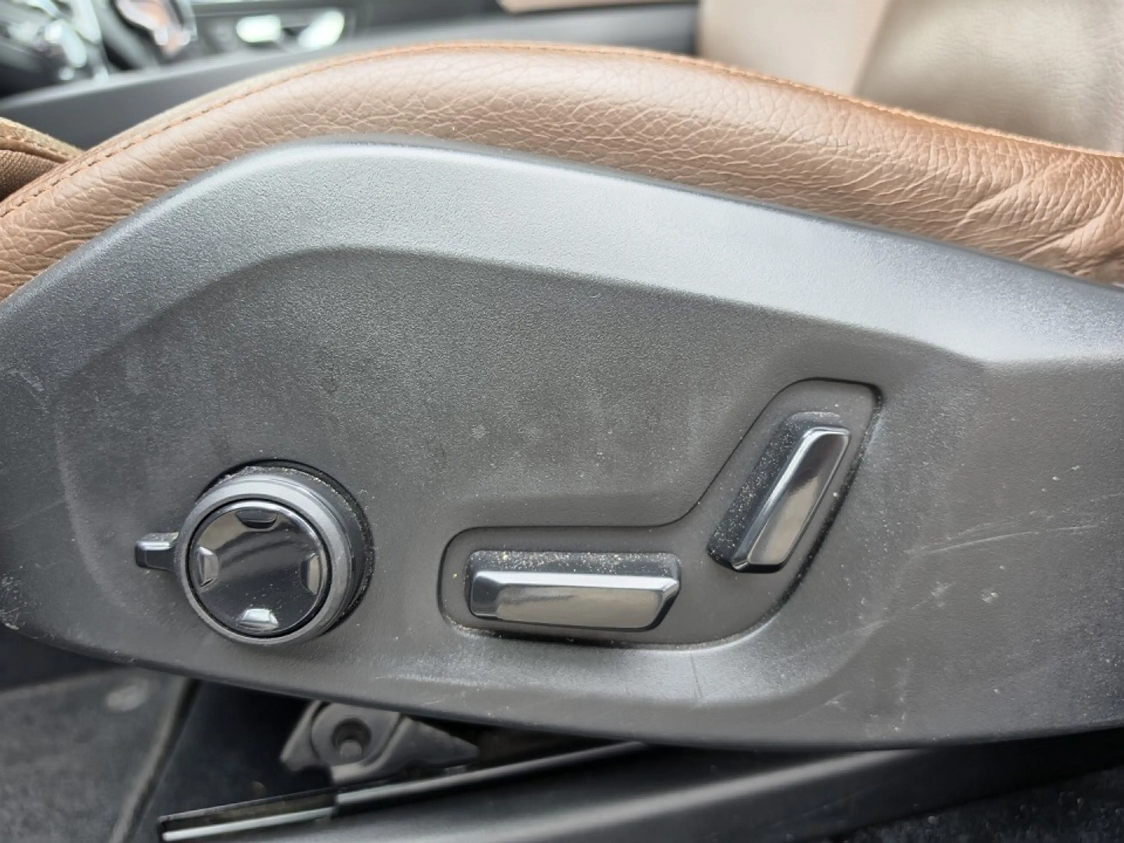 Volvo XC60 D5 (235 PS) AWD|AT8|Insc|Xenium-P|AHK — photo 8