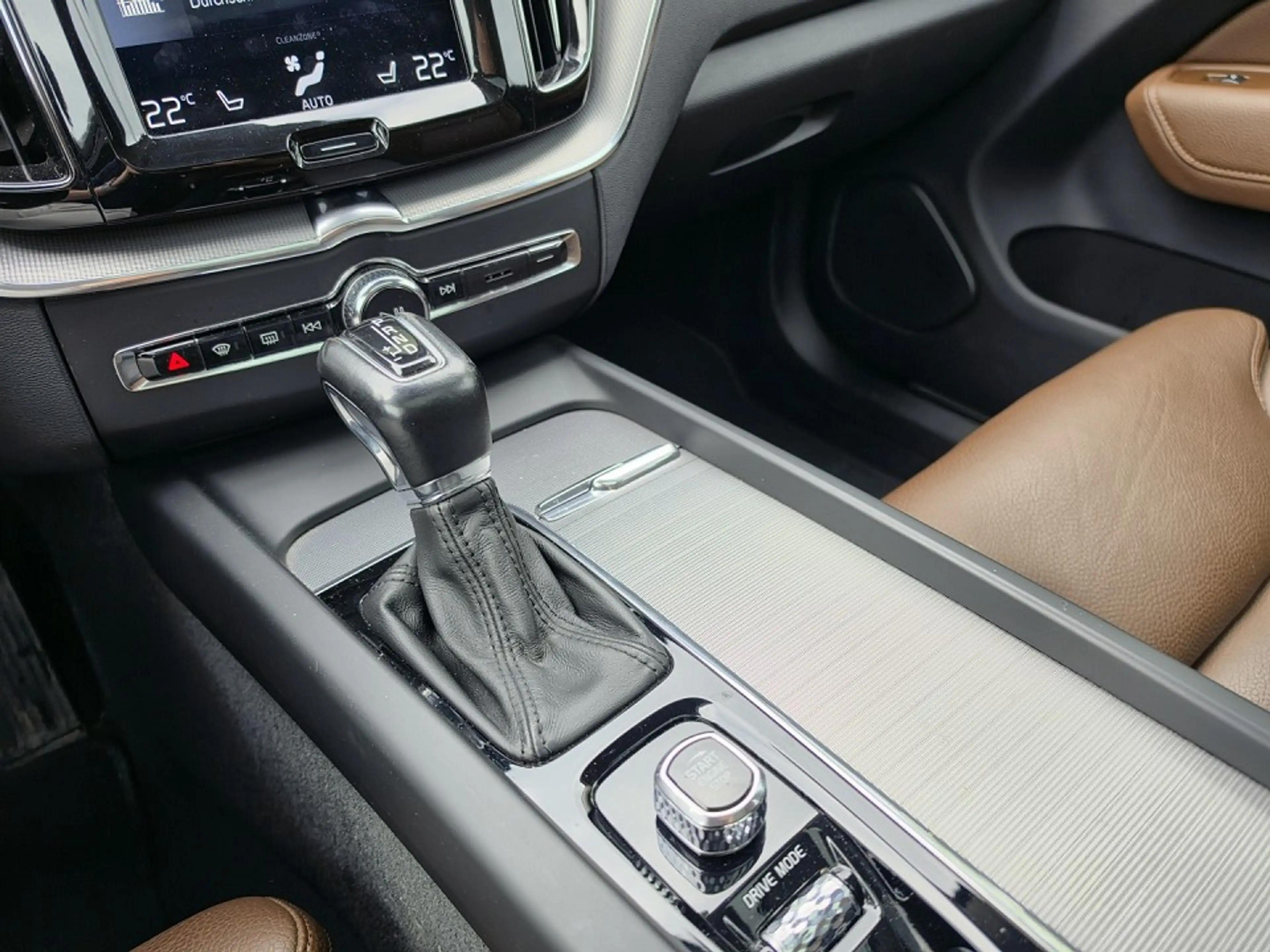 Volvo XC60 D5 (235 PS) AWD|AT8|Insc|Xenium-P|AHK — photo 9