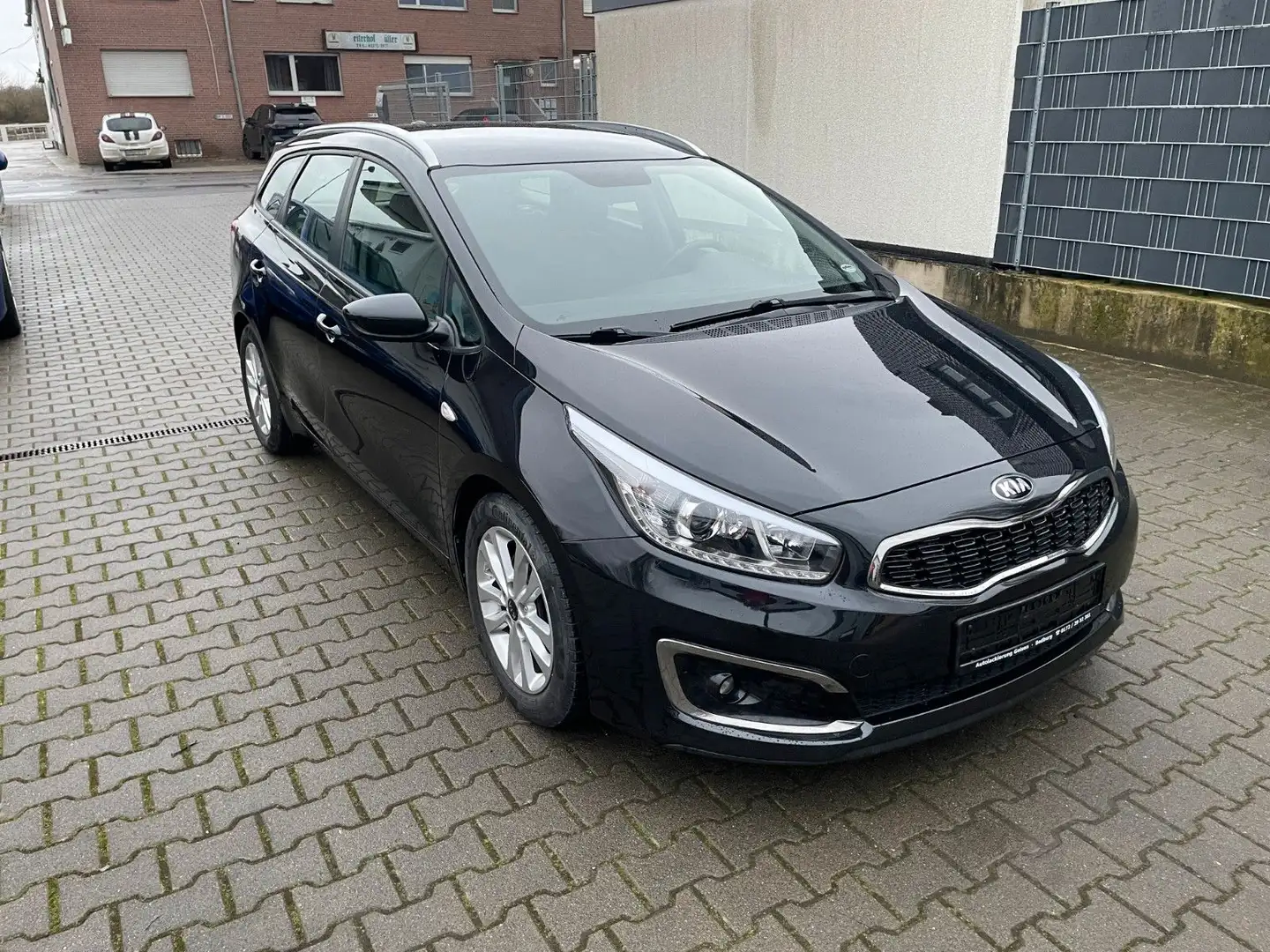 Kia Ceed SW / cee'd SW 1.Hand,Scheckheft,TÜV+AU neu Negru - 1