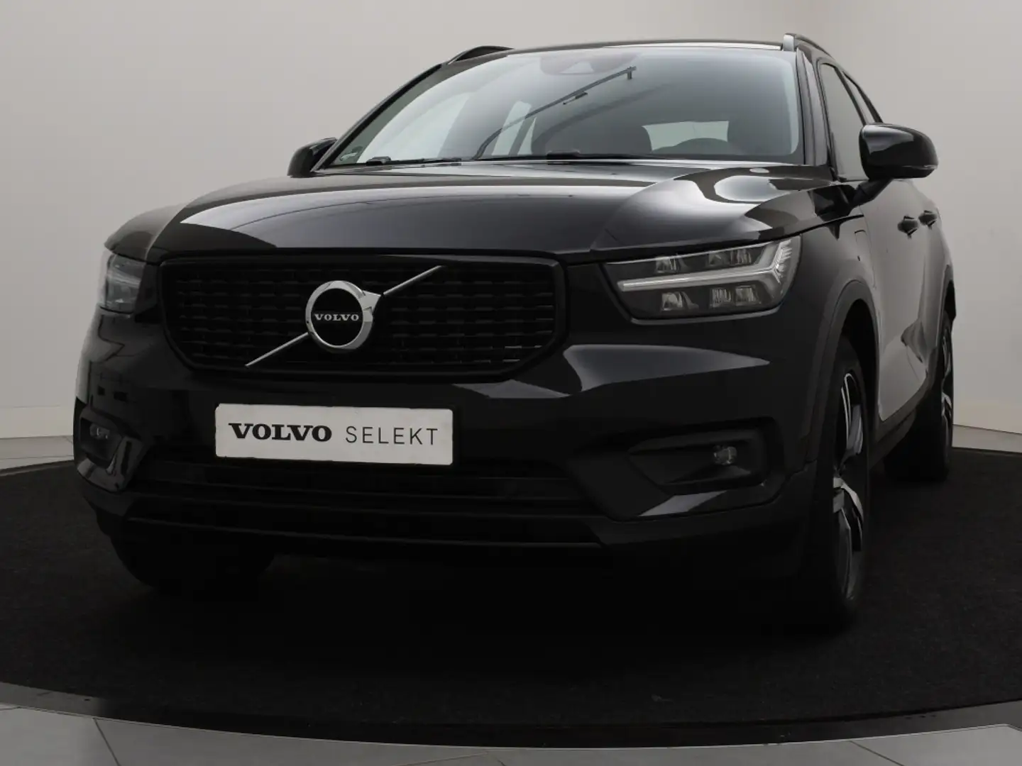 Volvo XC40 T4 PLUG-IN HYBRID R-DESIGN EXPRESSION ACC BLIS NAV Zwart - 2