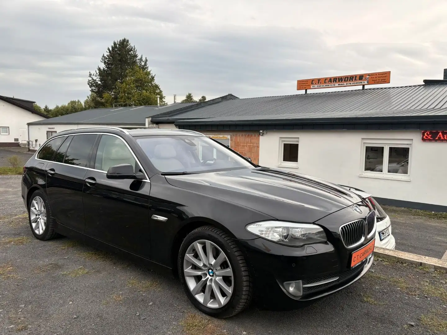 BMW 535 d xDrive AHK / SITZHEIZUNG / PANO Schwarz - 1