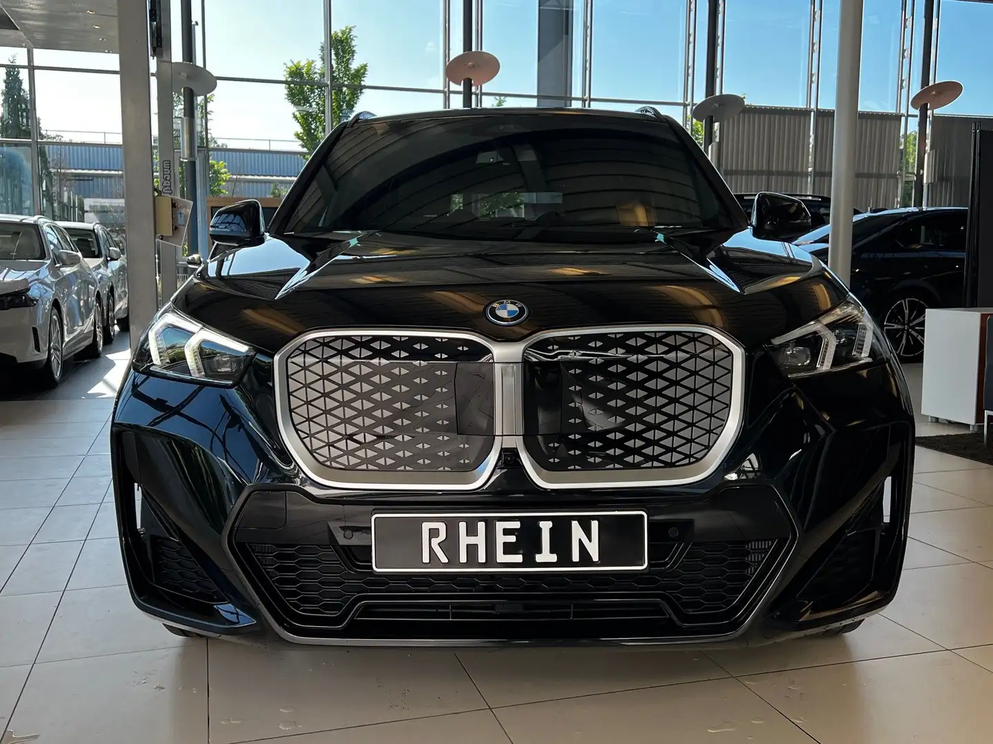 BMW iX1 eDrive20 M Sportpaket Noir - 1