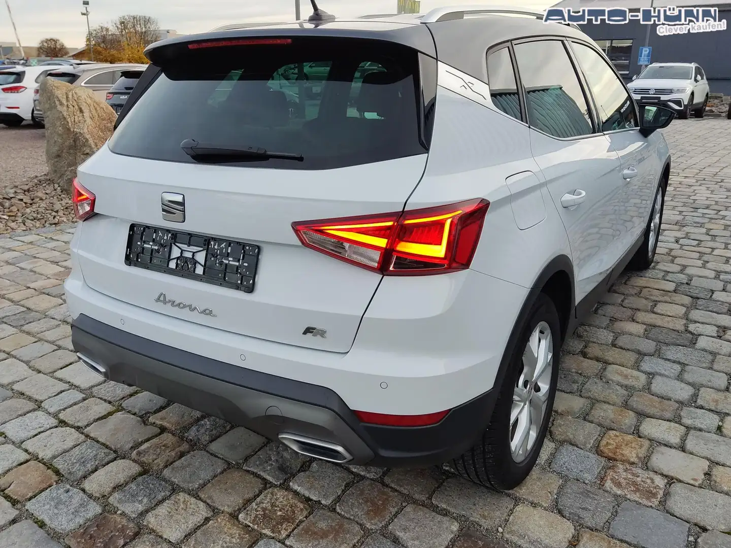 SEAT Arona 1,0 TSI DSG 110 PS "FR"-Navi-SunSet-Sitzheizung... Blanc - 2