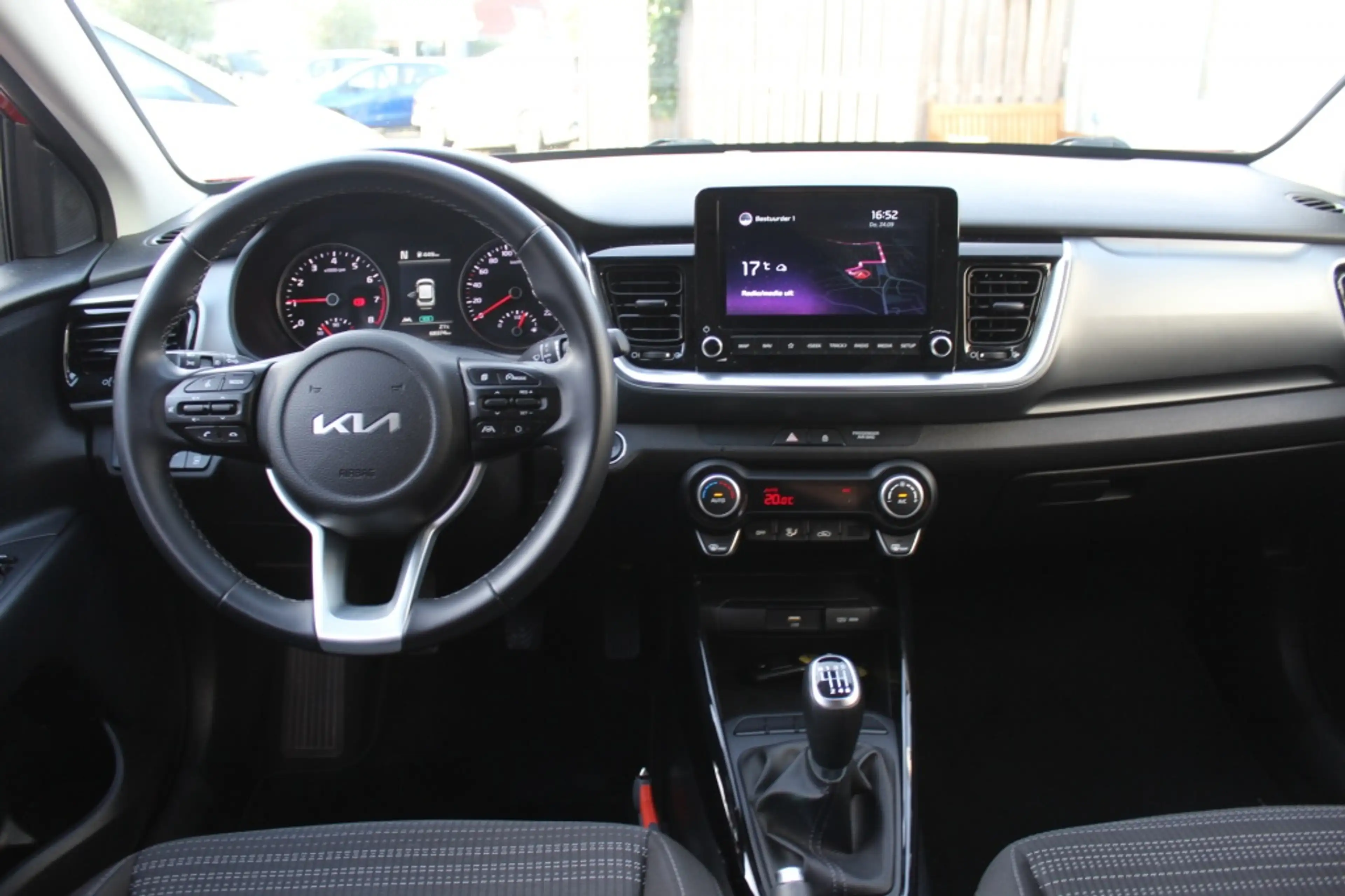 Kia Stonic 1.0 T-GDi MHEV Dynamic+Line — photo 15