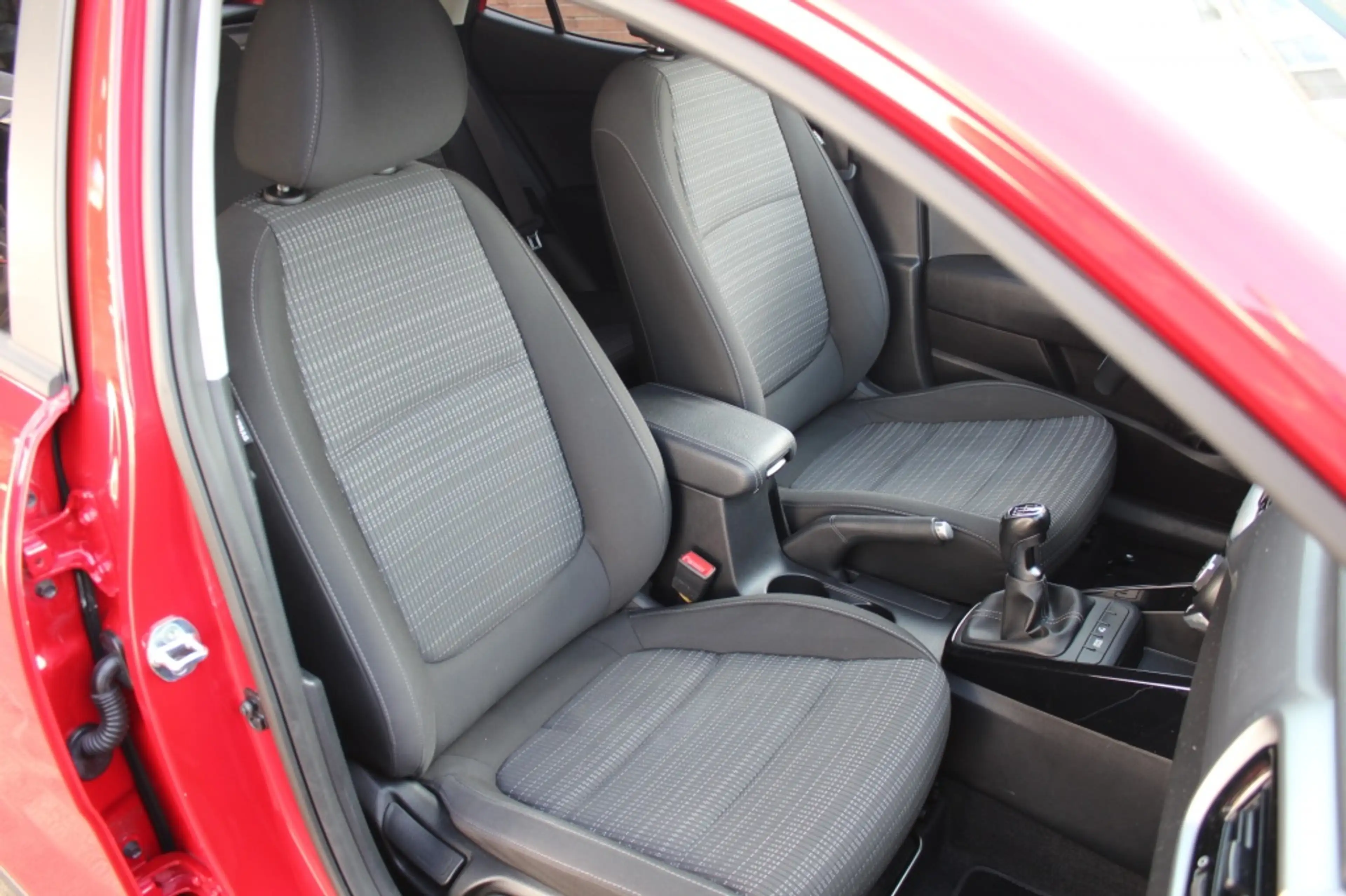 Kia Stonic 1.0 T-GDi MHEV Dynamic+Line — photo 14