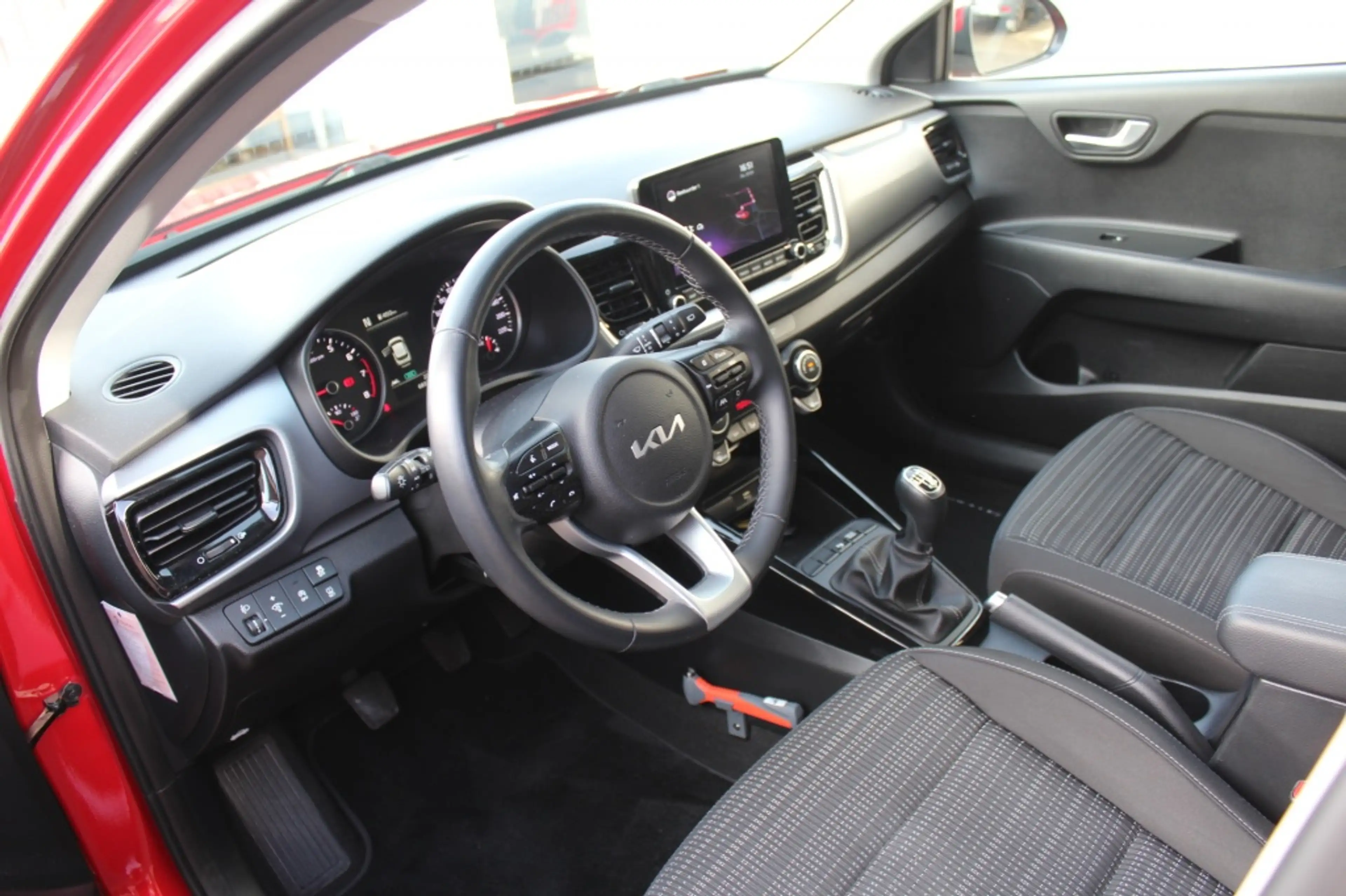 Kia Stonic 1.0 T-GDi MHEV Dynamic+Line — photo 9