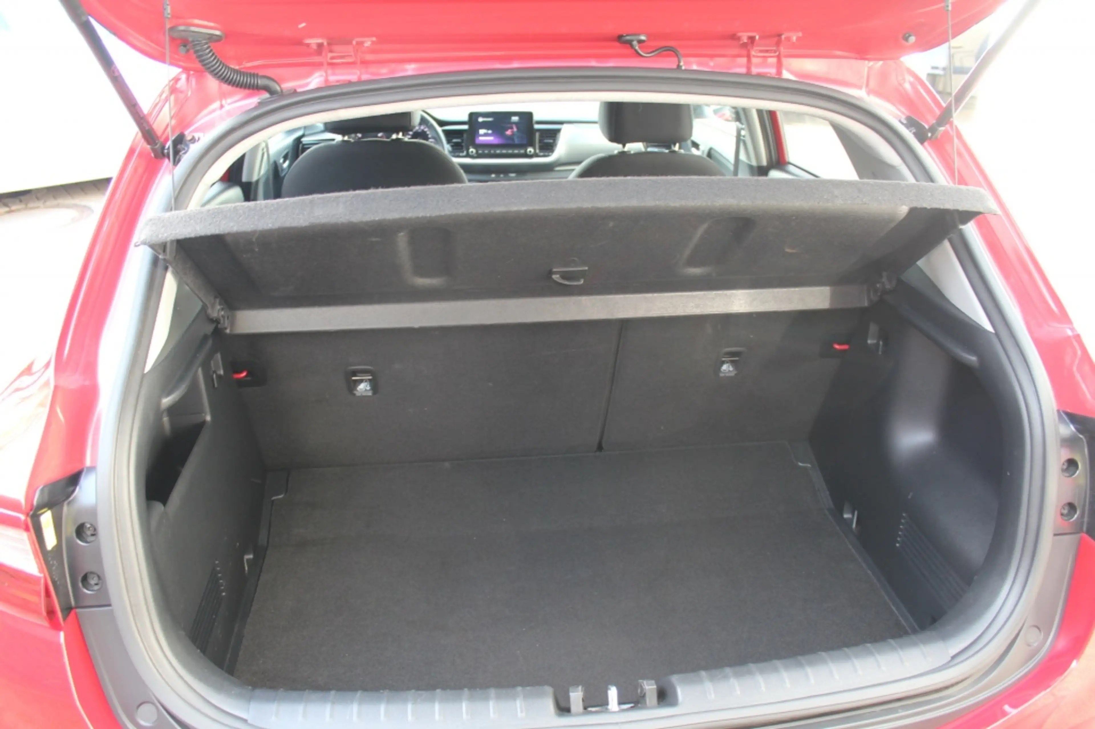 Kia Stonic 1.0 T-GDi MHEV Dynamic+Line — photo 12