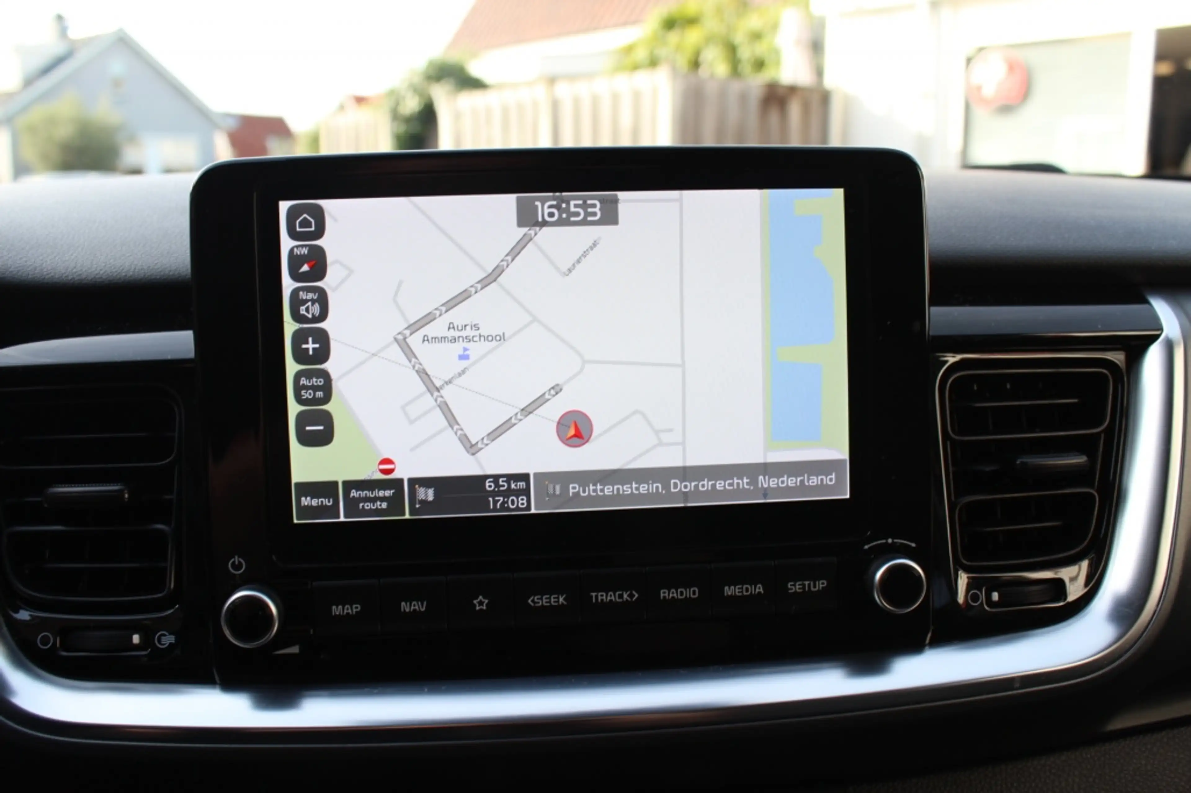 Kia Stonic 1.0 T-GDi MHEV Dynamic+Line — photo 18