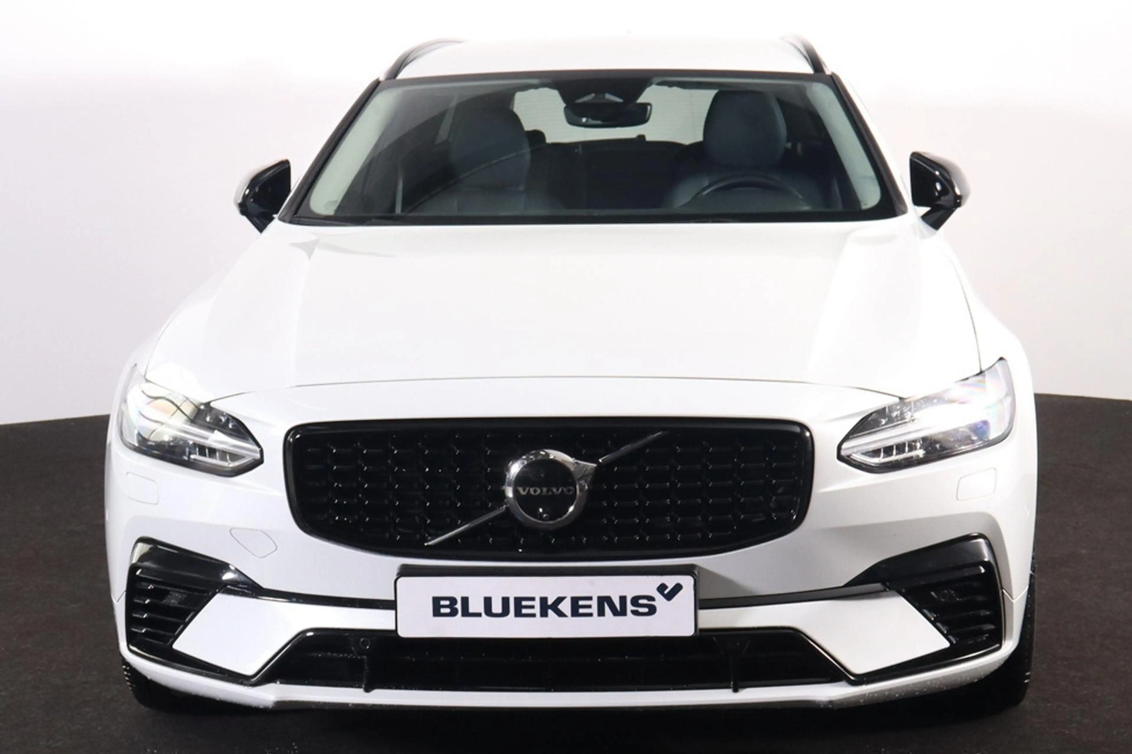 Volvo V90 T6 Recharge AWD Plus Dark - IntelliSafe Assist & S — photo 2