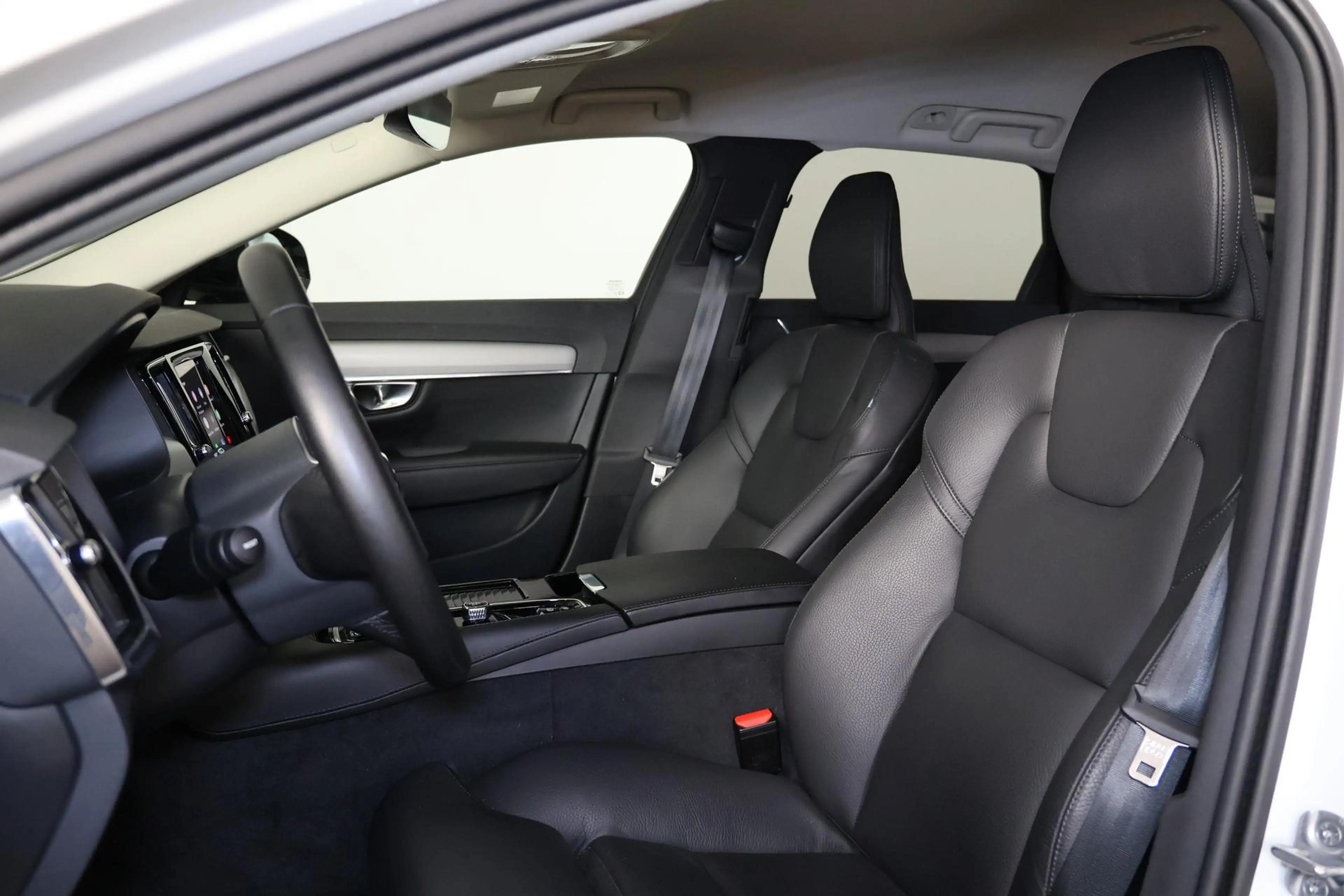 Volvo V90 T6 Recharge AWD Plus Dark - IntelliSafe Assist & S — photo 14