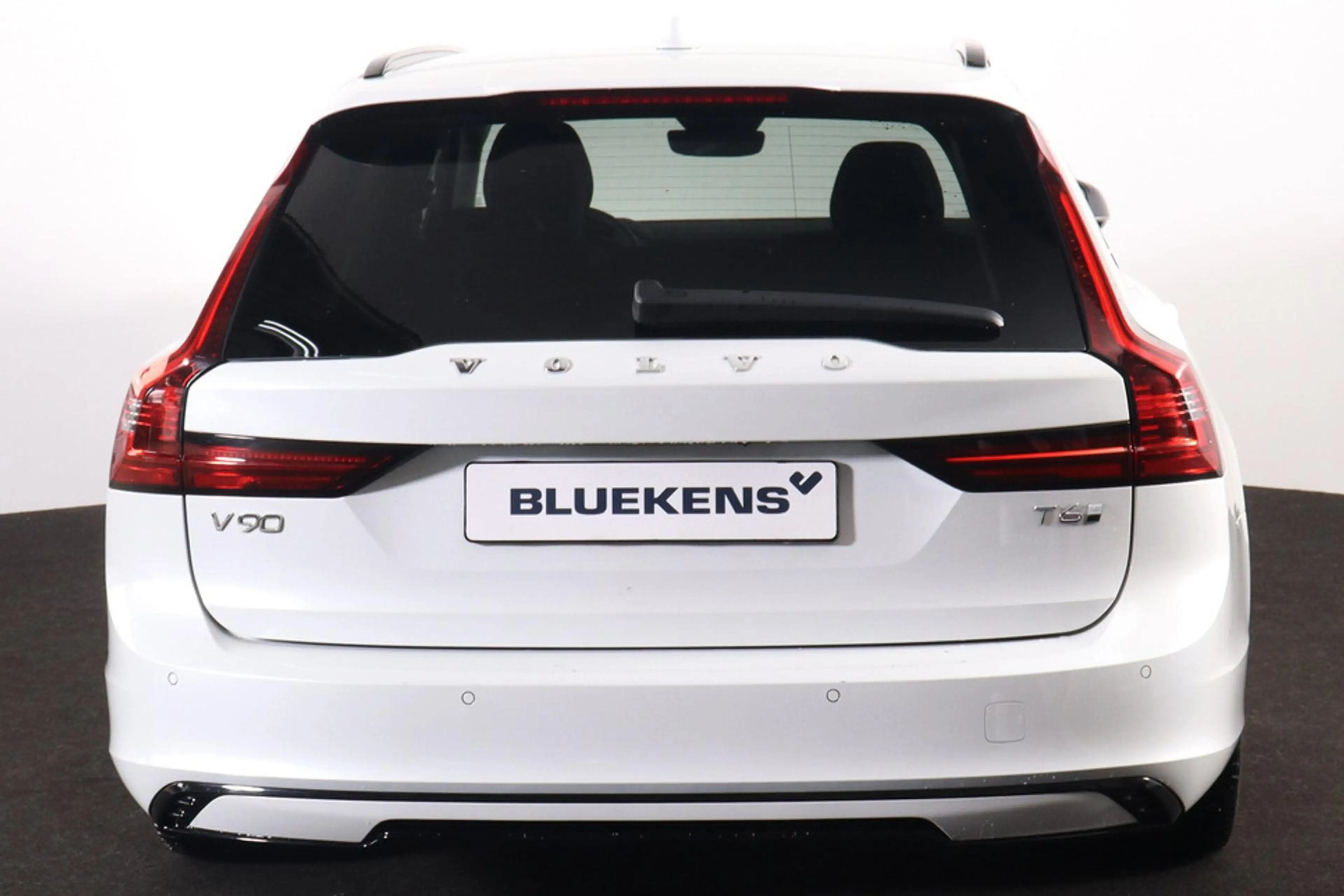 Volvo V90 T6 Recharge AWD Plus Dark - IntelliSafe Assist & S — photo 4