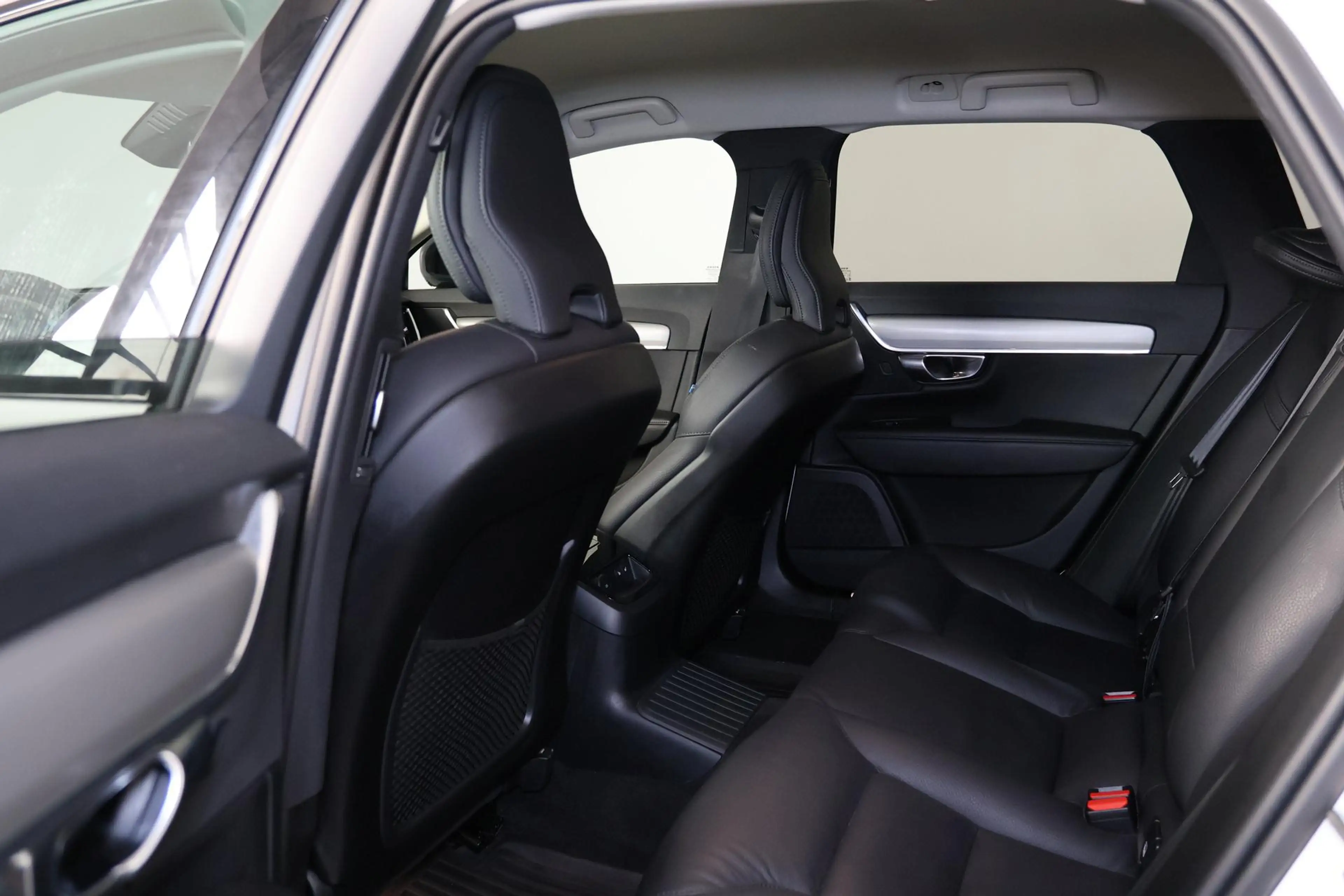 Volvo V90 T6 Recharge AWD Plus Dark - IntelliSafe Assist & S — photo 15