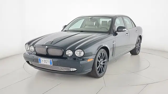 Jaguar XJR