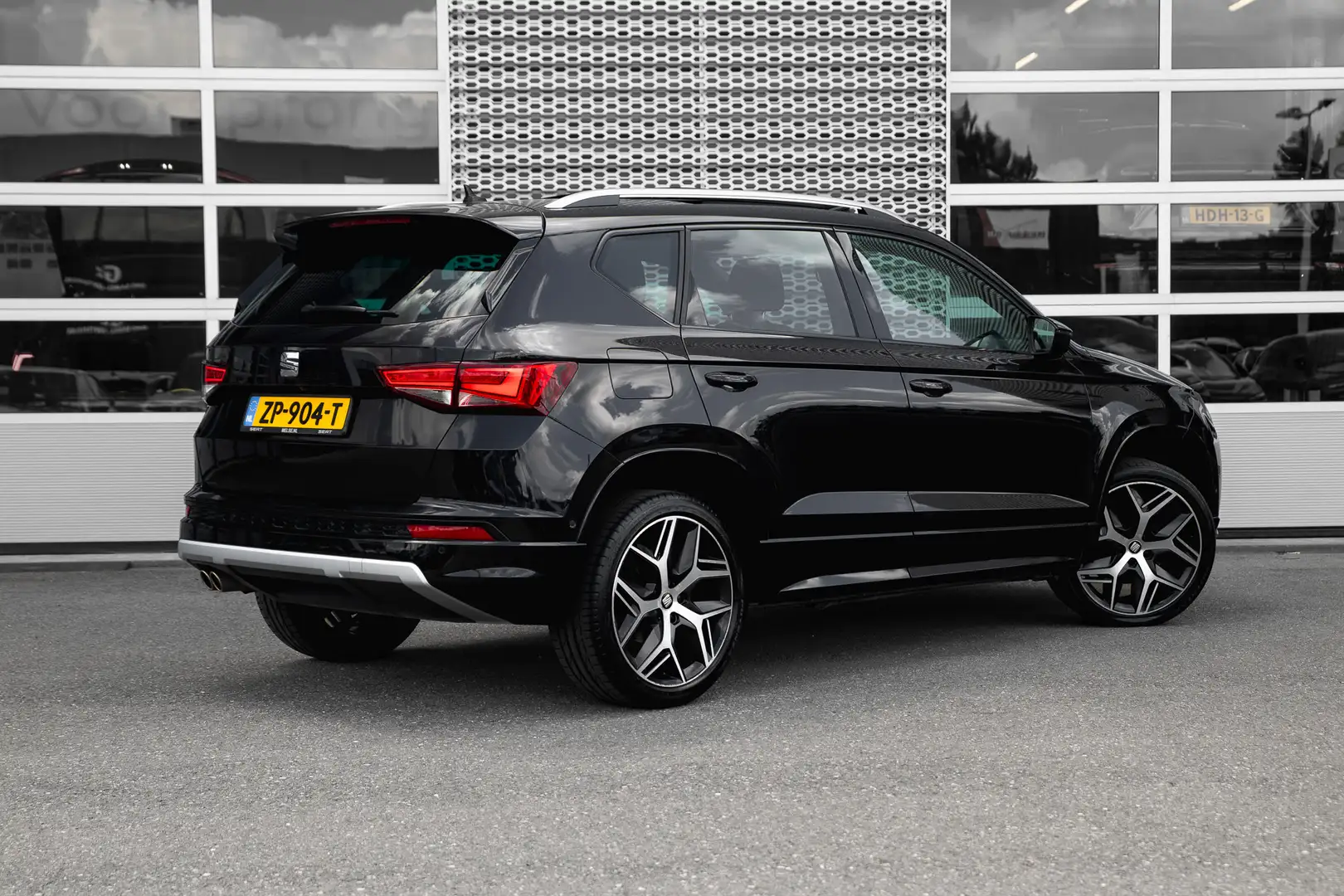 SEAT Ateca 1.5 TSI FR Business Intense | Panoramadak | Carpla Zwart - 2