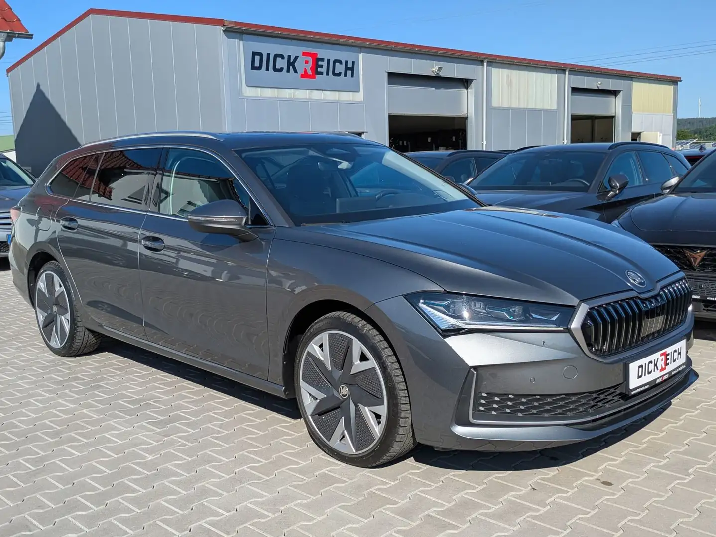 Skoda Superb 2.0 TDI 4x4 Selection MATRIX*AHK*PANO*19" Gris - 1
