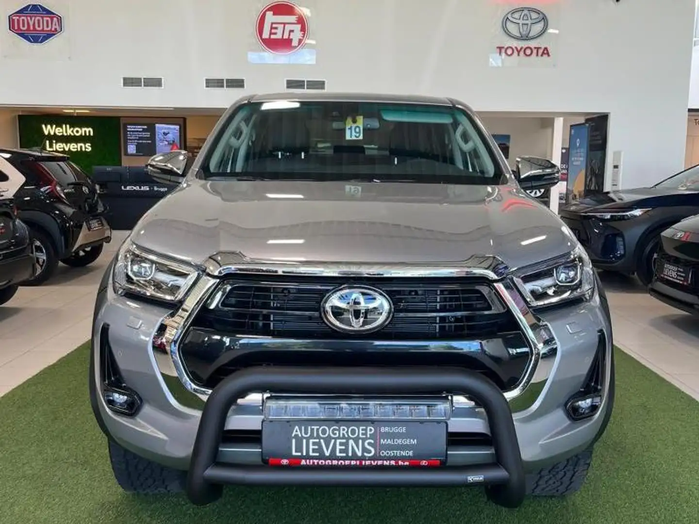 Toyota Hilux 2.8D MHEV Lounge Argent - 2
